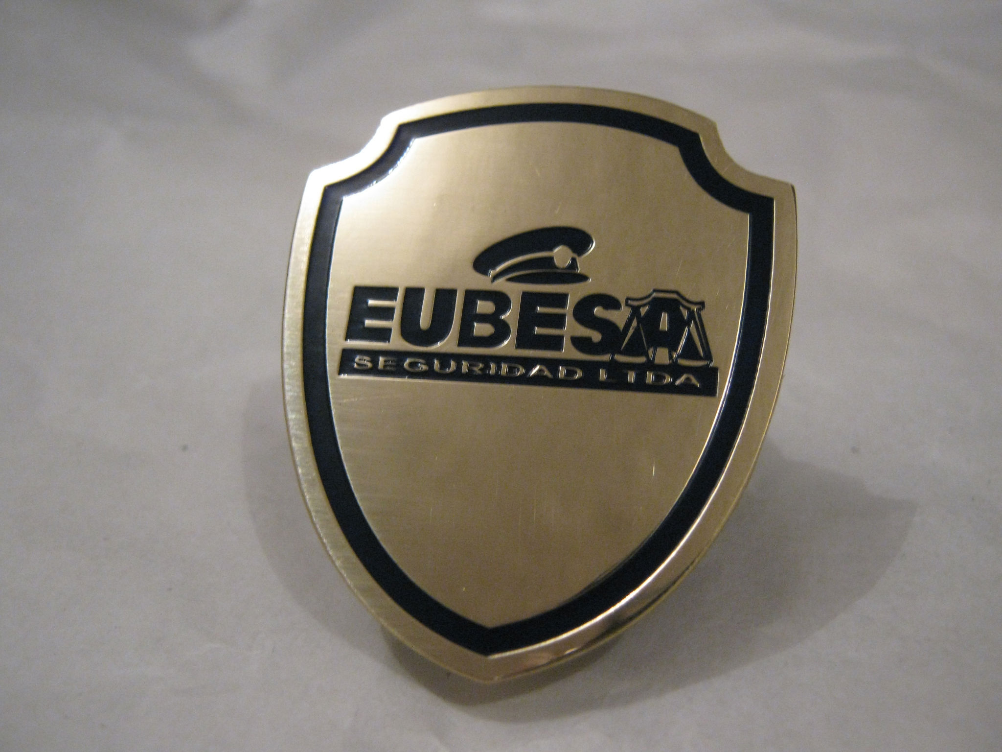 PLACA  VIGILANTE , EUBESA, AMA JOYERIA CORPORATIVA