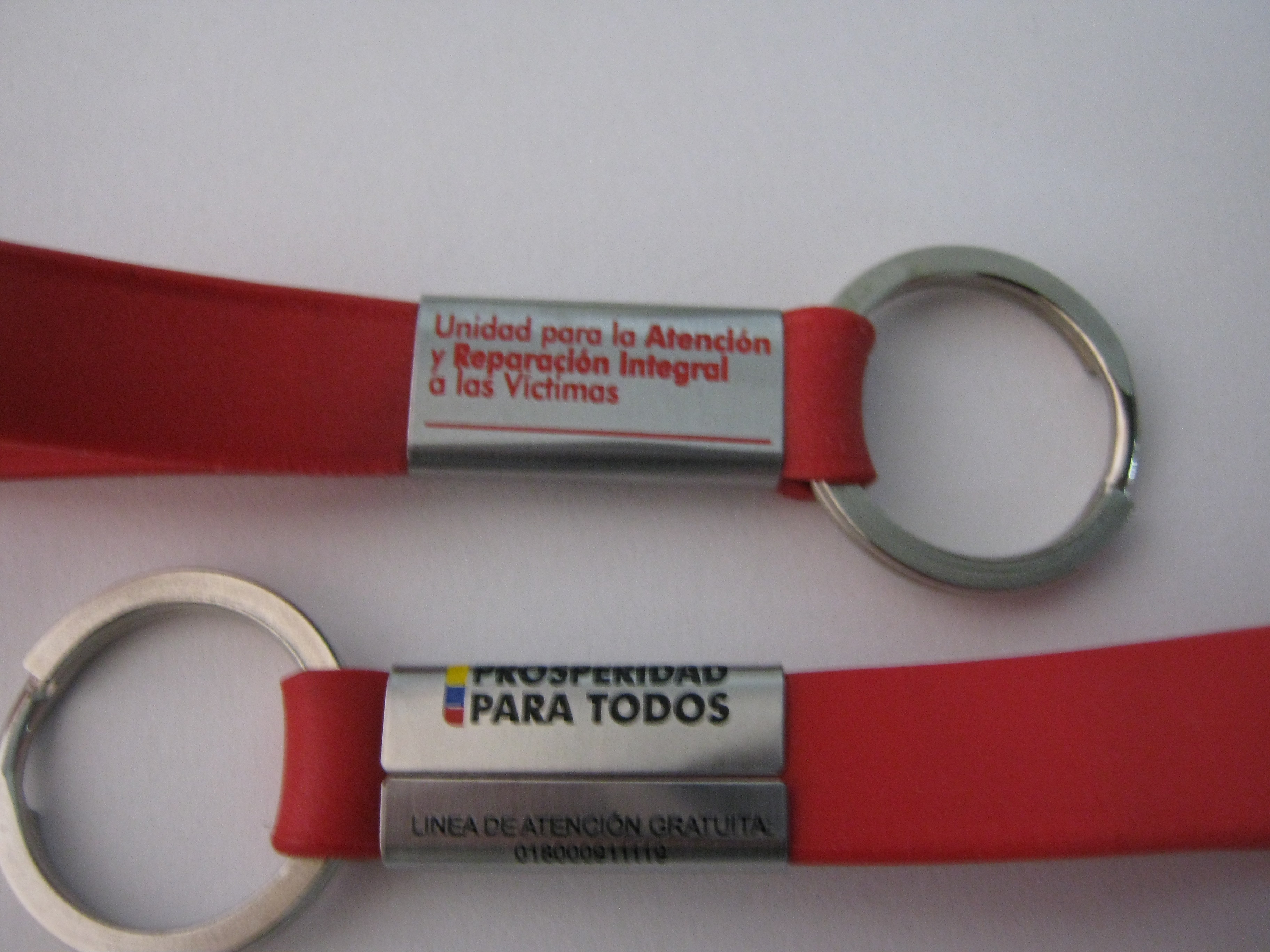 LLAVERO PUBLICITARIO, LLAVERO PROSPERIDAD PARA TODOS, LLAVERO UNIDAD DE REPARACION DE VICTIMAS, AMA JOYERIA CORPORATIVA