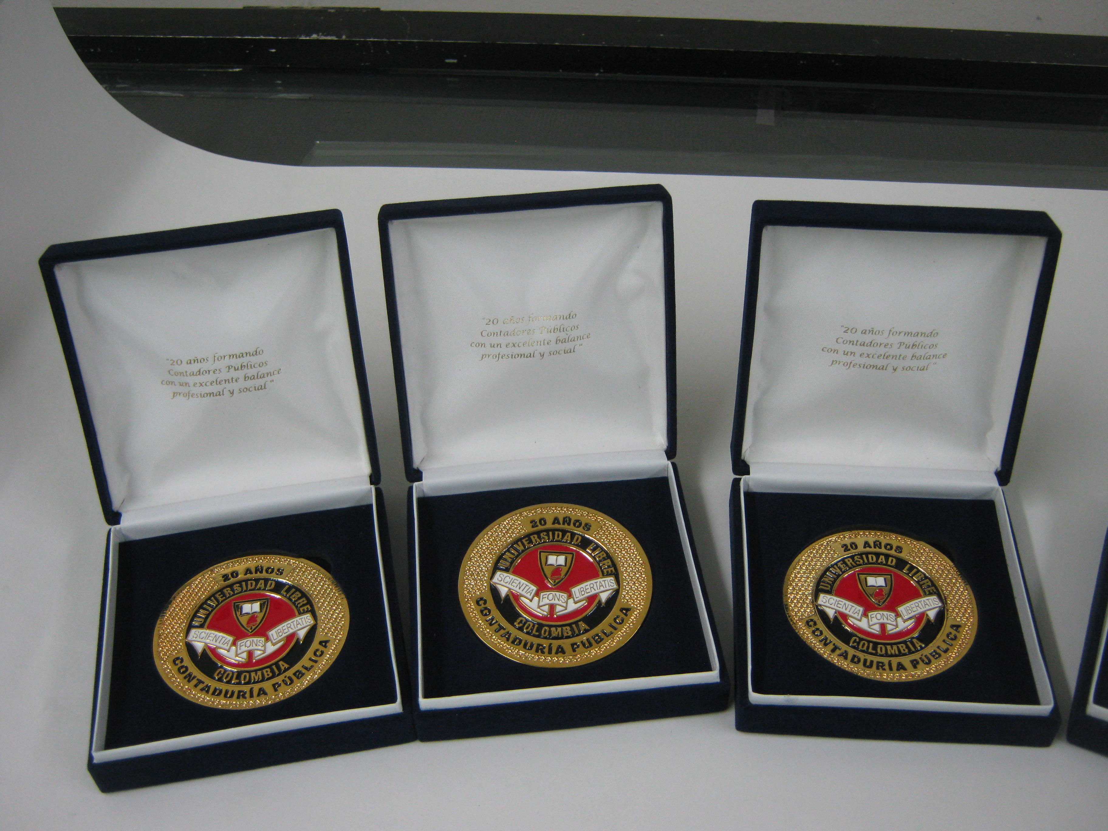 MEDALLAS, UNIVERSIDAD LIBRE,  FABRICA MEDALLAS, MEDALLAS CONMEMORATIVAS,  AMA JOYERIA CORPORATIVA