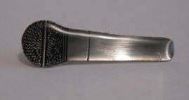 PINES DE SOLAPA, DIA DEL PERIODISTA, MICROFONO DE PLATA, AMA JOYERIA CORPORATIVA, FOTOGRABADO BOGOTA