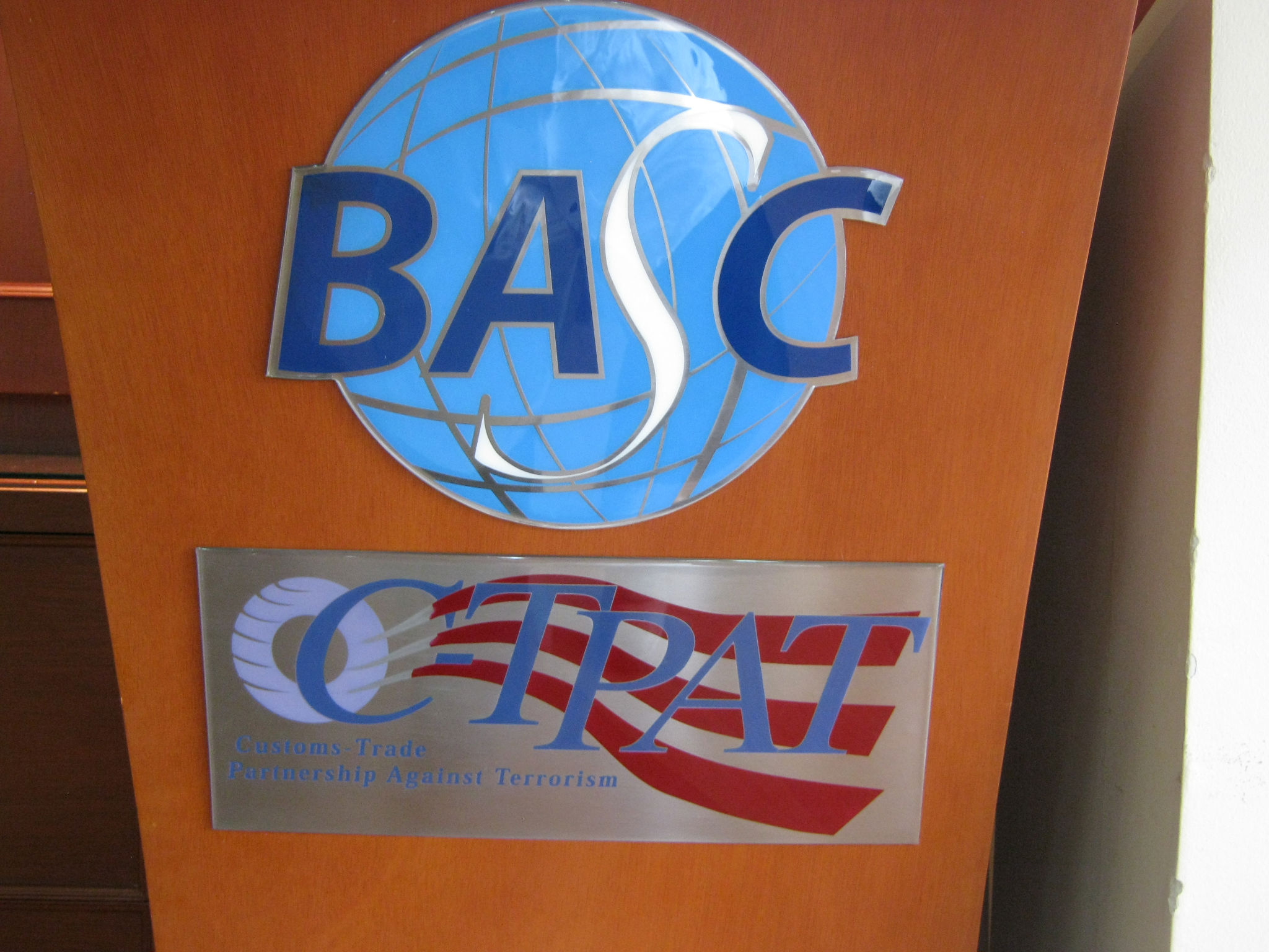 CTPAT, BASC, PLACA ATRIL, PLACAS SE�ALIZACION, SE�ALIZACION PARA EMPRESAS, AMA JOYERIA CORPORATIVA